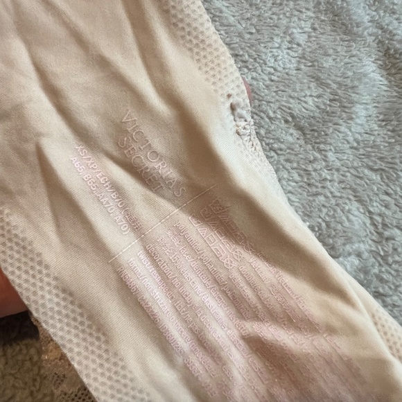 Victorias Secret Seamless Naked's Smooth Raw Laser Cut Racerback Bralette Bra - Picture 4 of 4